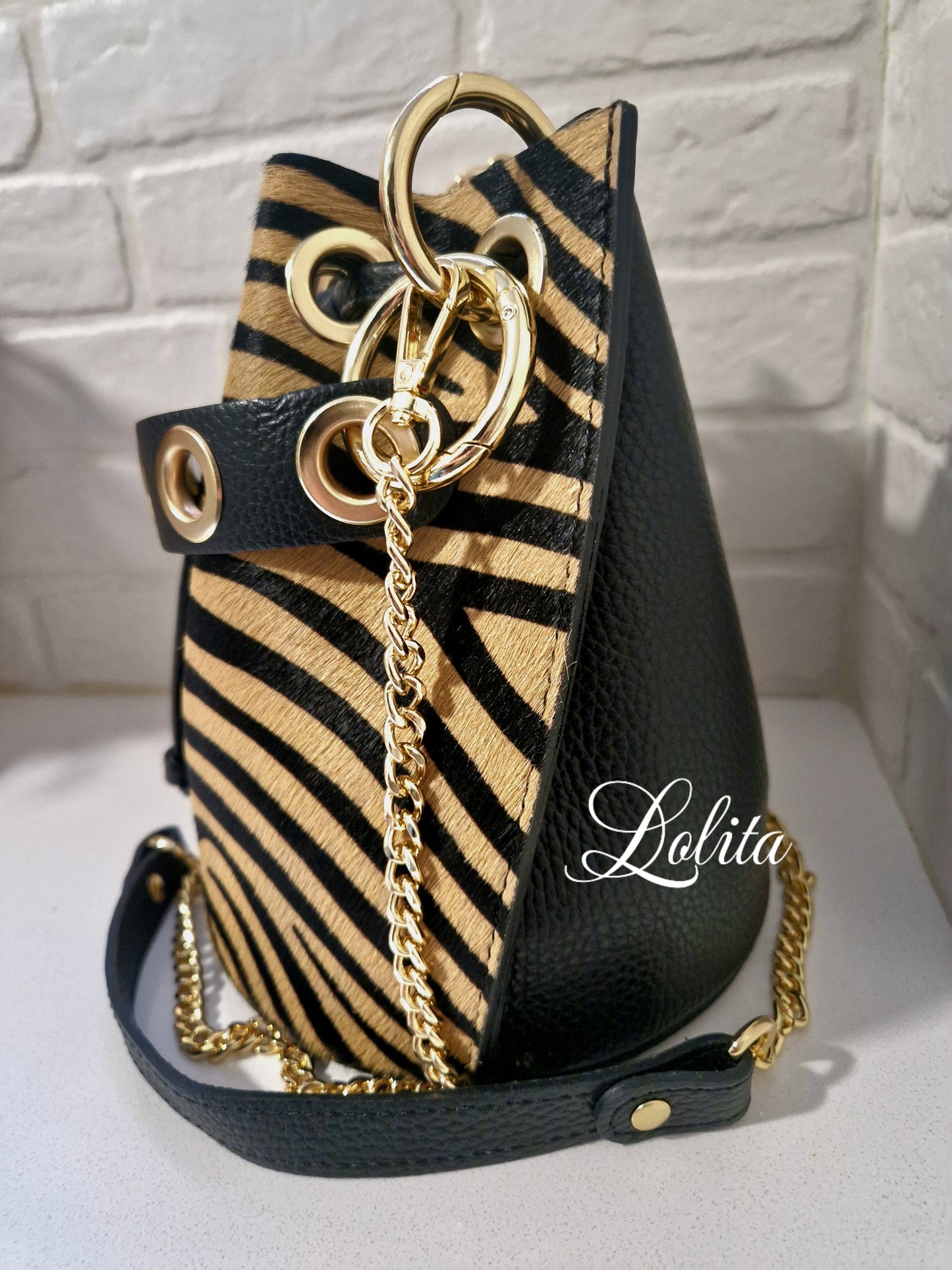 Bolso bombonera cebra, 100& piel