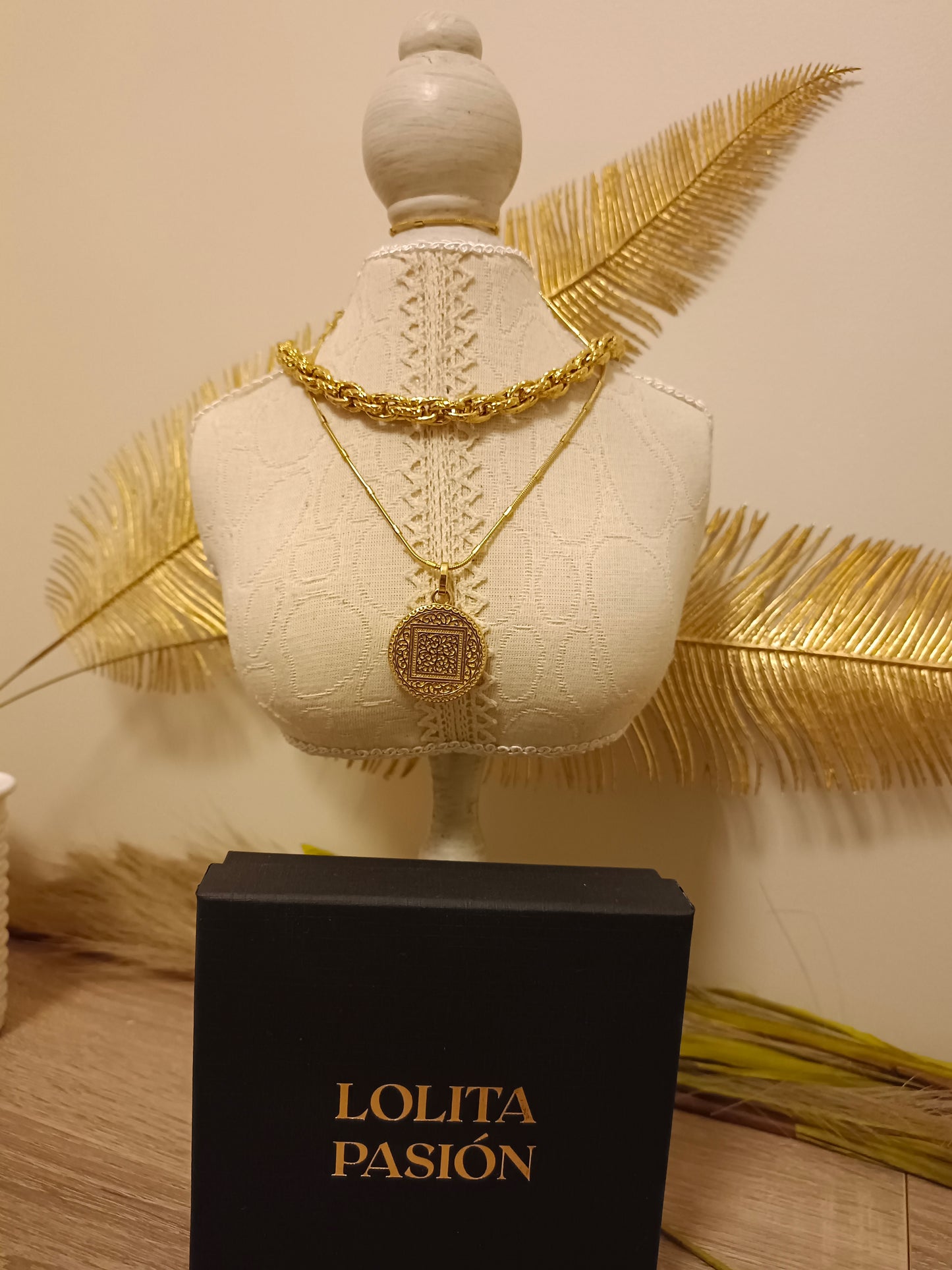 COLLAR VENUS CHOKER