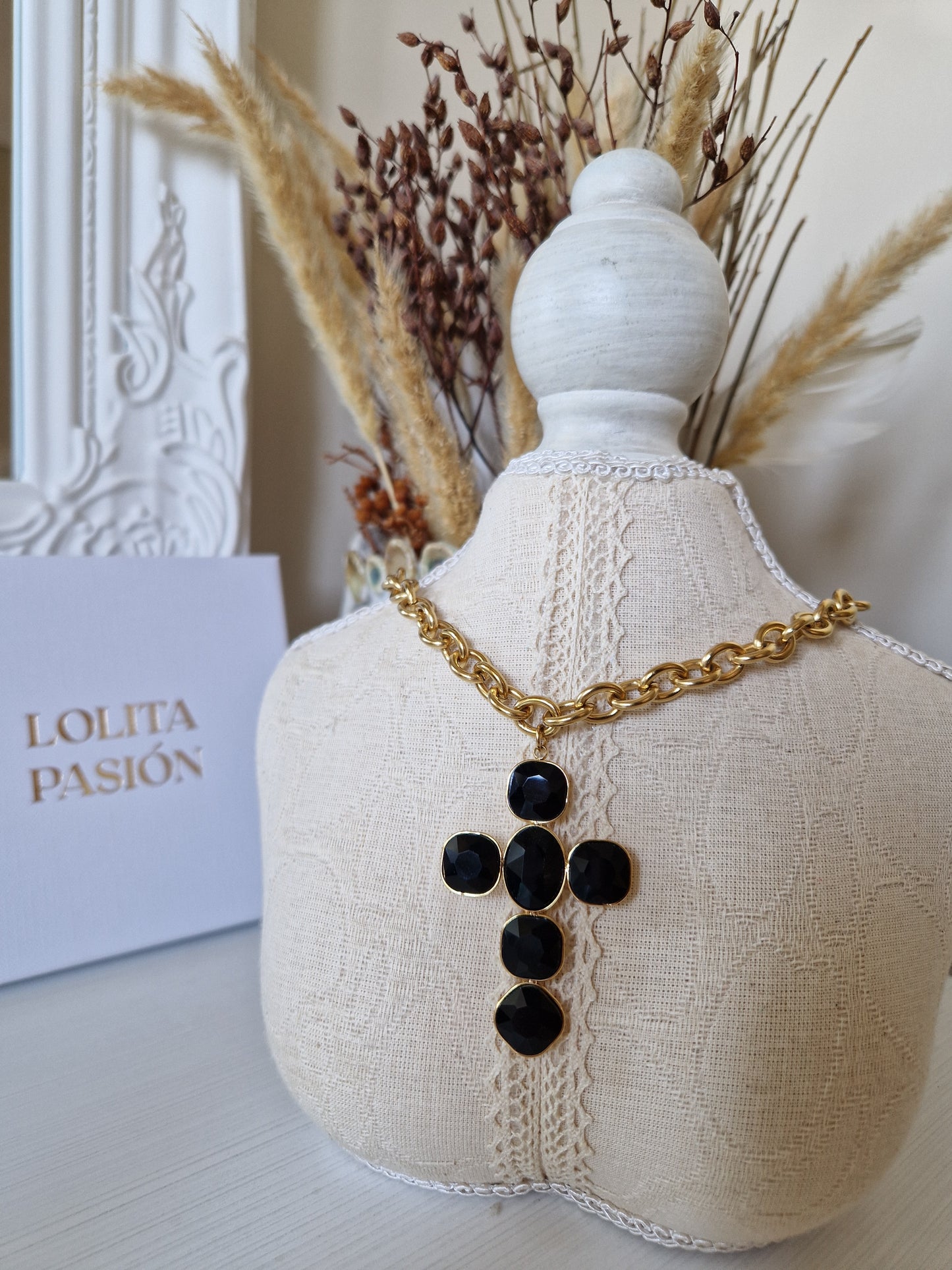collar cruz negra acero