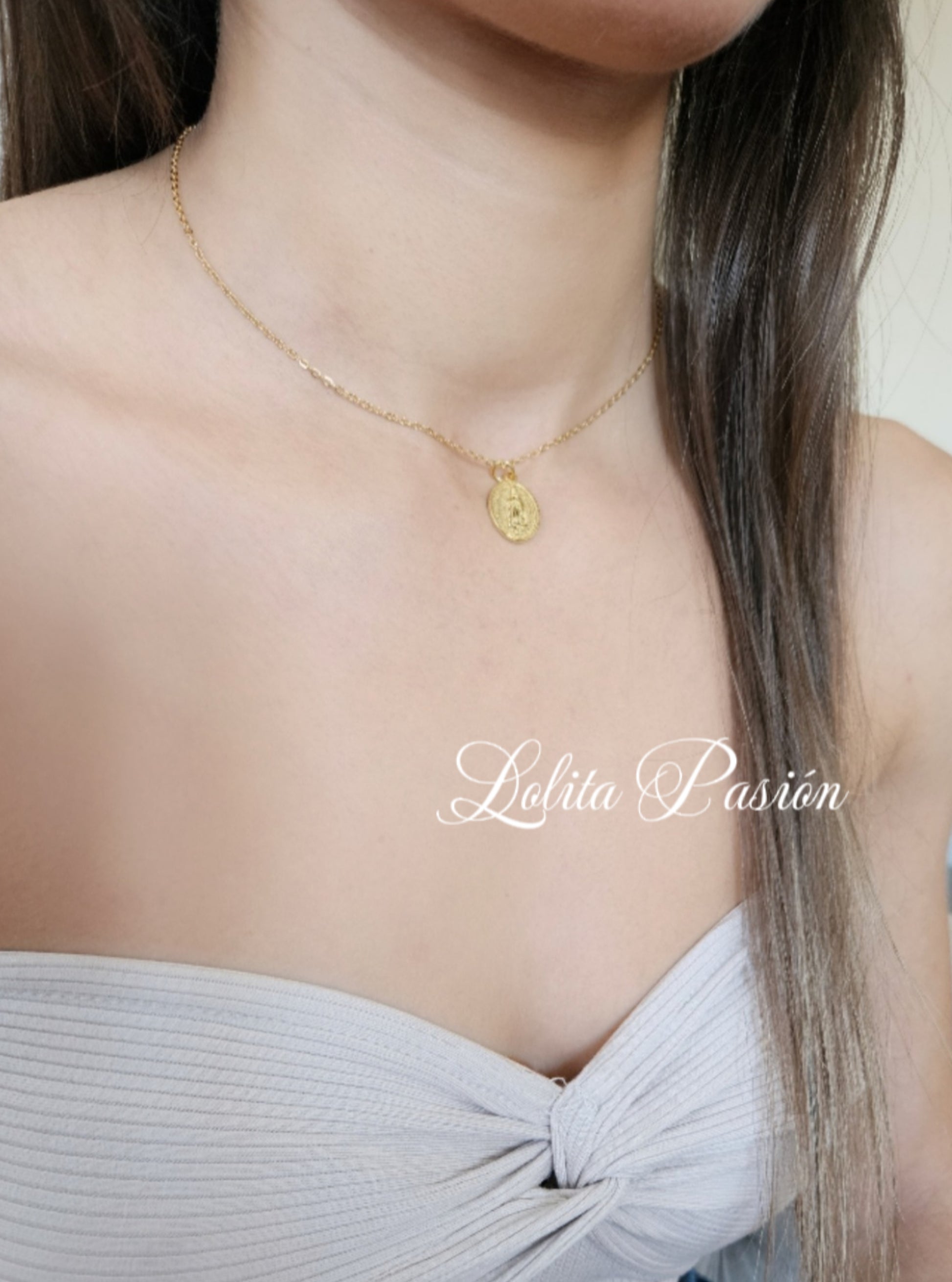Collar medalla virgen dorado