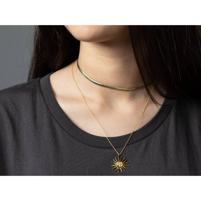Collar sol dorado