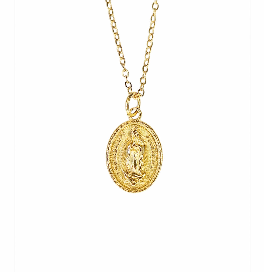 Collar medalla virgen dorado