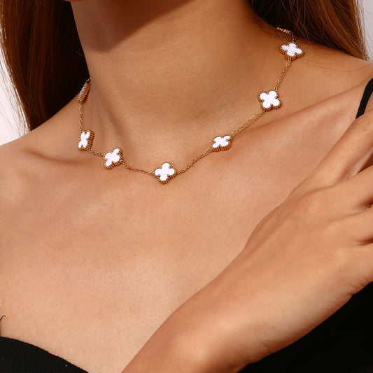 COLLAR TRÉBOL BLANCO